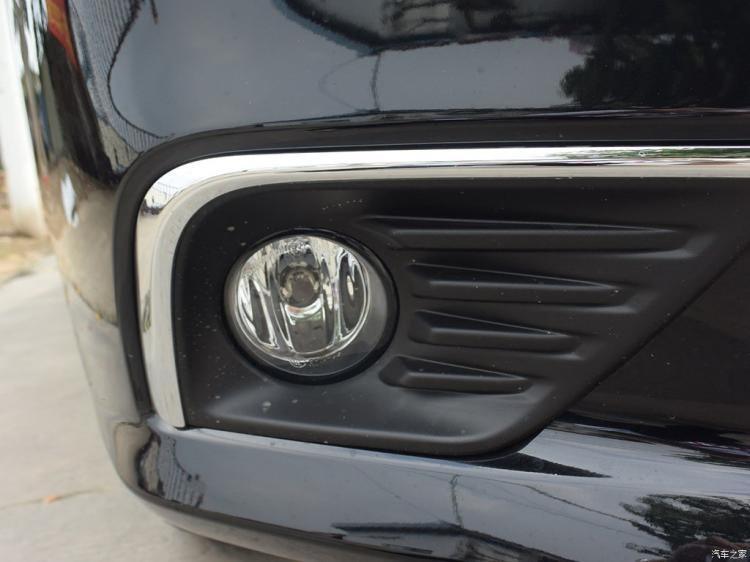 Fog light bezel fog lamp bezel cover for 2016 2017 Nissan Altima Teana w/ fog lights | Phoenix Automotive